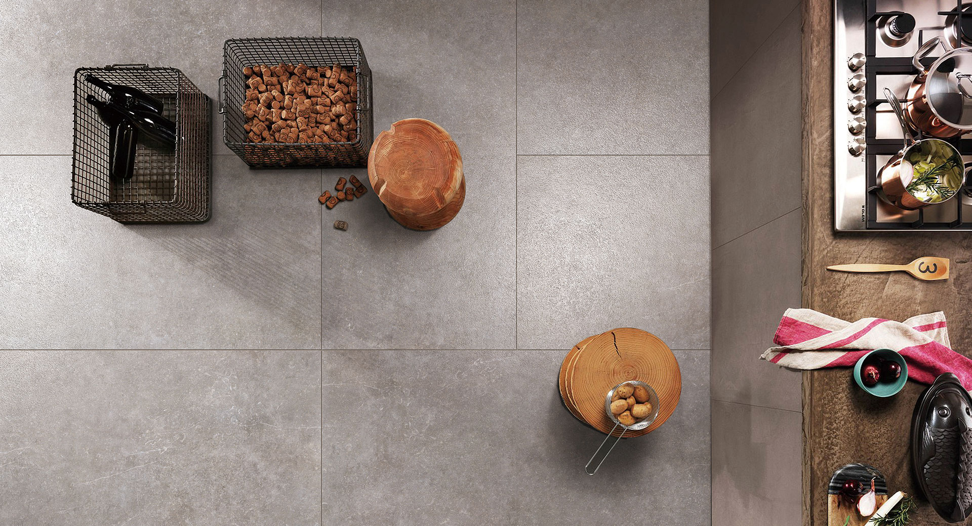 <p>现代化的生产输送设备</p>
