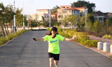 首届&ldquo;欧文莱半程马拉松比赛&rdquo;在云东海月亮公园热血开跑，全程21.1公里