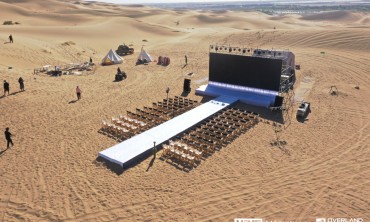 在千年敦煌的大漠腹地上，欧文莱开了一场&ldquo;时光发布会&rdquo;